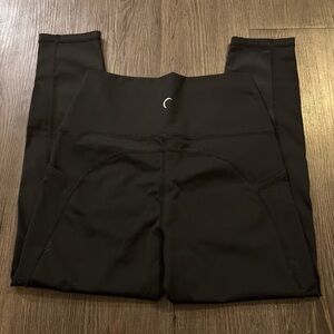 Zyia black capri leggings size 6